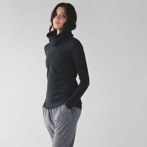 Lululemon In a Cinch Long Sleeve size 4